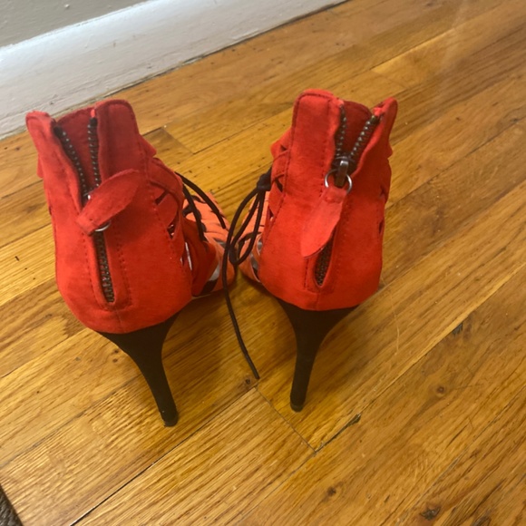 Red shoes - Picture 3 of 3